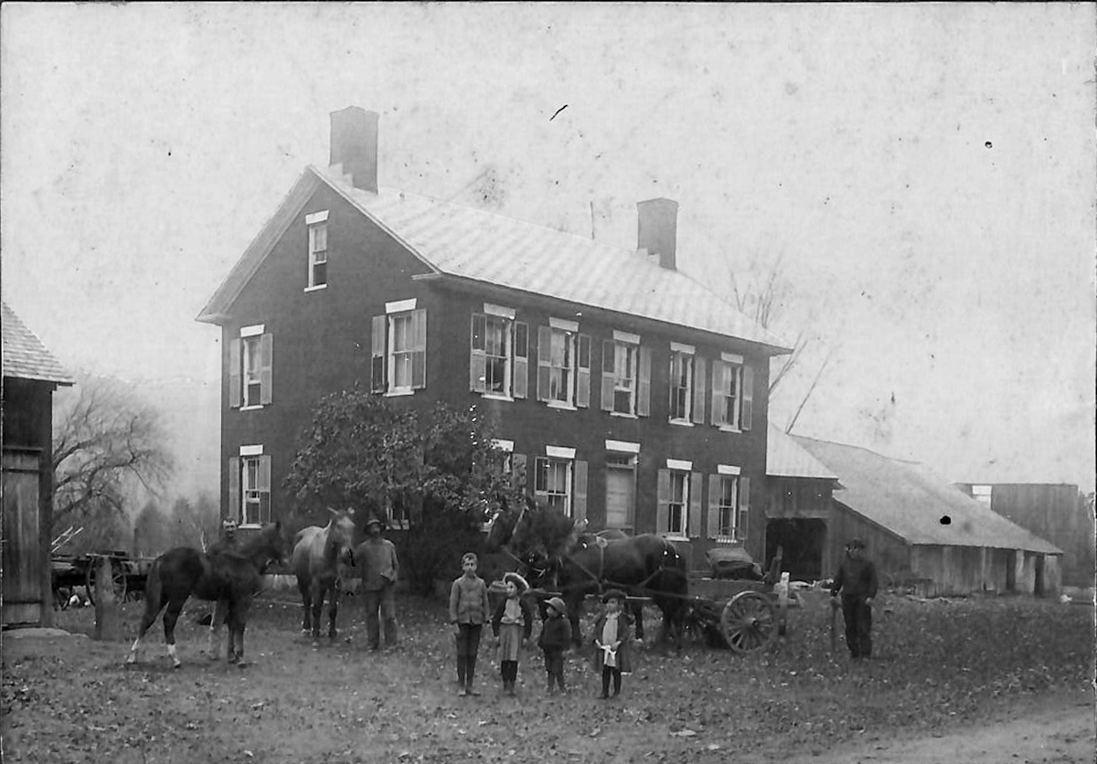 A 1905 photograph of the Well's Pine Brook Farm