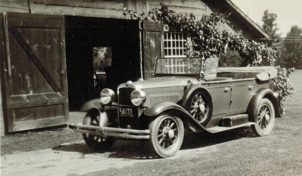  1929 Nash Advanced 6 at the back of the Hiram Woodward Studio.  