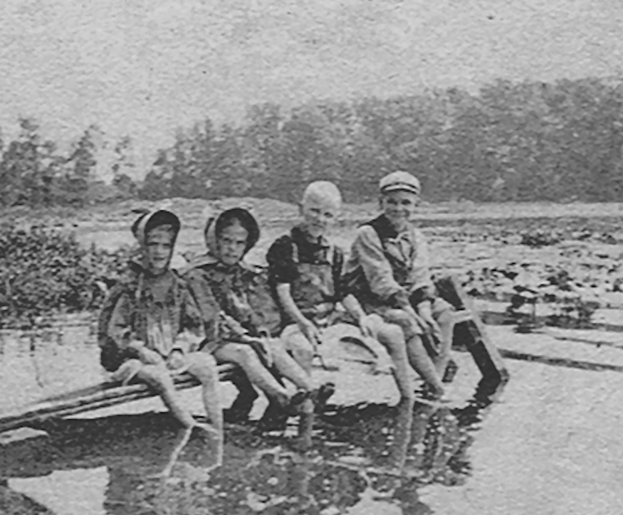 Woodward (far right) in 1898